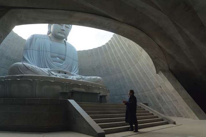 遊客必須通過40米長的隧道，才能到達中心一個環繞著佛像的圓形大廳（圖：網上圖片）。
