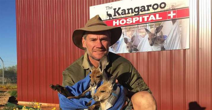 收容所負責人Brolga，從小就和袋鼠一起生活（圖：The Kangaroo Sanctuary Alice Springs）
