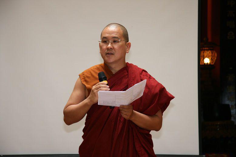4月21日，法護法師於佛教心靈諮商基礎課程畢業禮上勉勵同學