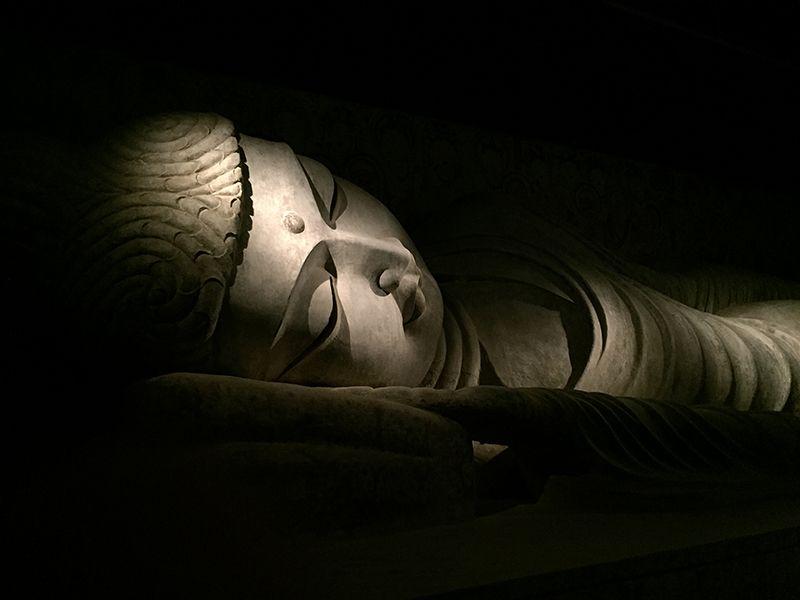 7. 敦煌展覽中的釋迦涅槃像。（作者攝。2014冬）