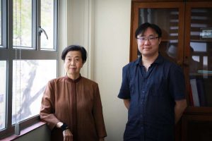 新亞研究所所長劉楚華教授（左）和佛學中心課程主任趙敬邦博士（右）