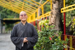 佛教院侍定培法師說：「我的心願，就是香港每間公立醫院都有佛教院侍進駐。」