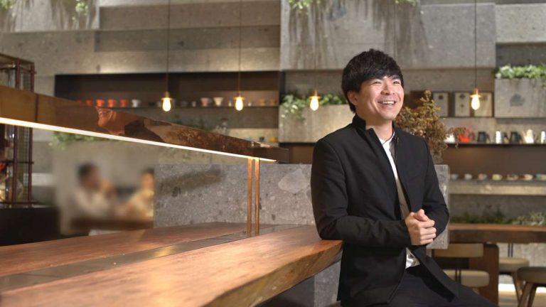 年輕指揮家吳懷世即將出演香港佛教聯合會主辦的「感恩．傳承」慈善音樂法會，慶賀佛誕。