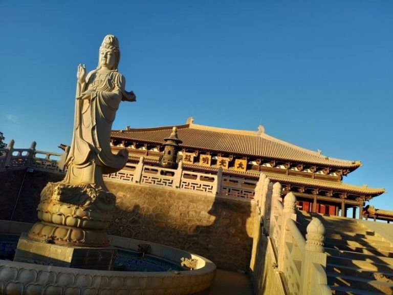 圖二:雷音寺內的觀音像(作者提供)