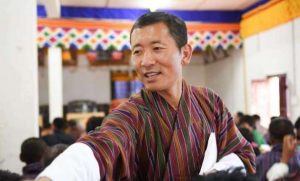 不丹總理羅泰．希林（Lotay Tshering）是一名外科醫生（圖：newindianexpress.com）