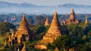 緬甸古城蒲甘（Bagan）內有逾3,500座在十一至十三世紀期間建成的佛寺與古塔