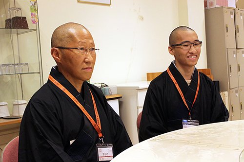 父李永才（左）和子李卓熹（右）說，六、七年前便萌發體驗短期出家的念頭。
