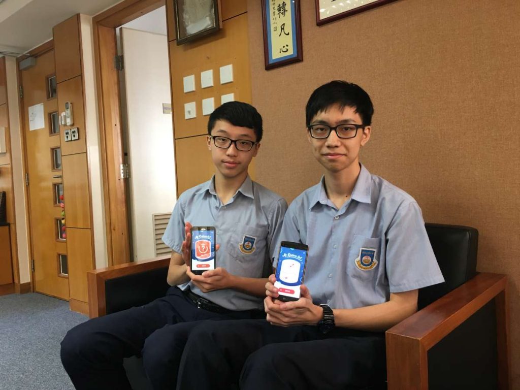 左邊為李志謙同學，右邊為房嘉朗同學