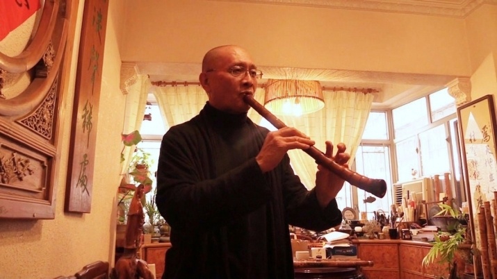 譚寶碩學佛逾三十年，佛法不單提升他的修為和心性，更助他成為一個成功的洞簫演奏家。