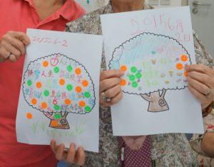 老友記參加「抑鬱解讀──長者快樂生活行動計劃」舉辦的「互助關懷小組」，親手繪畫了「生命樹」。