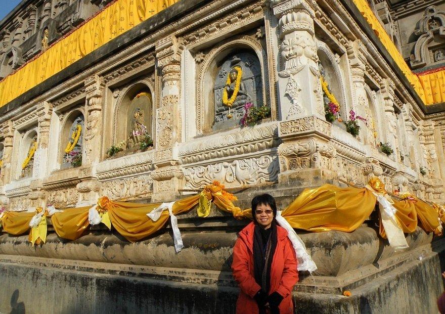 2009年，Joyce去印度參加噶瑪巴祈願法會，首次覲見大寶法王。