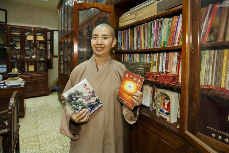 心慧法師至今仍保存每一期《澳門佛教》，那可謂她多年的心血。