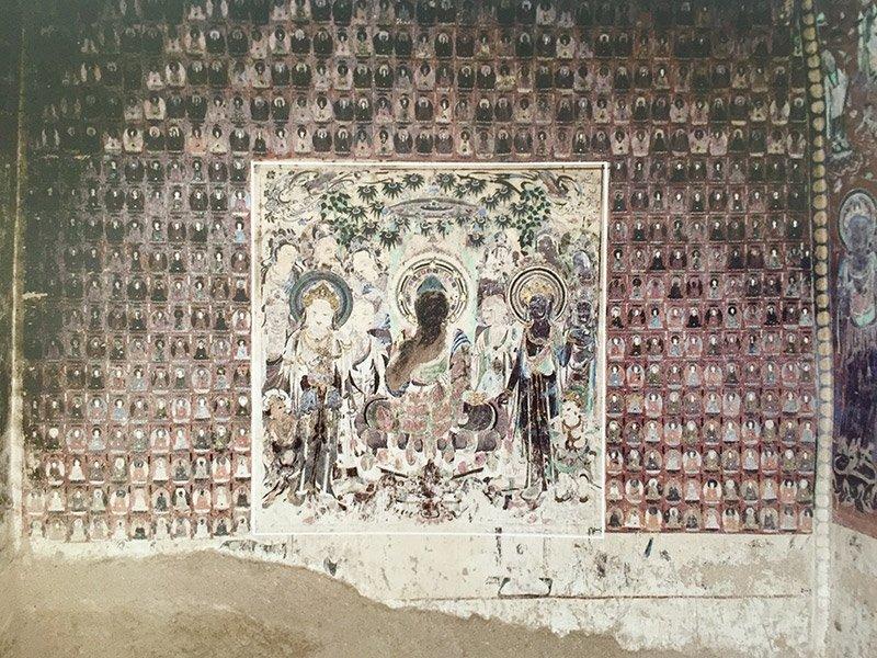 莫高窟第57窟南壁，中央畫阿彌陀佛說法圖，周圍繪千佛圖像。（圖：敦煌研究院）