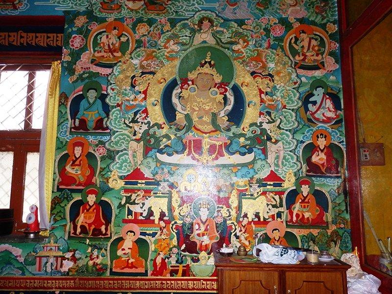 大殿內的噶舉派祖師壁畫