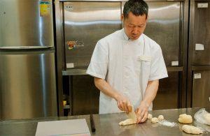 茹素廿五載的郭錦強先生，本身是點心師傅，願望是推廣素包點，打破一般人對素食的刻板觀念。