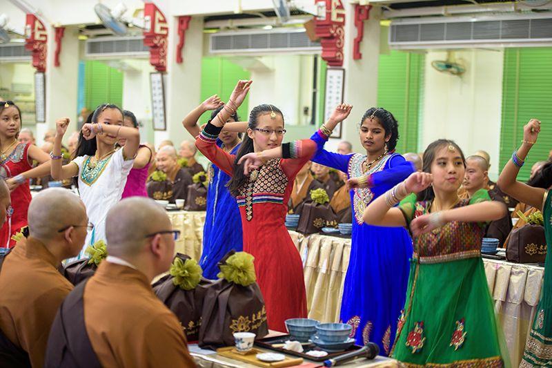 寶覺小學的南亞裔學生獻演民族舞