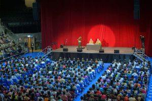2015年5月6日，大覺福行中心假麥花臣場館舉辦「家家有本想唸的經」分享會，座無虛席。