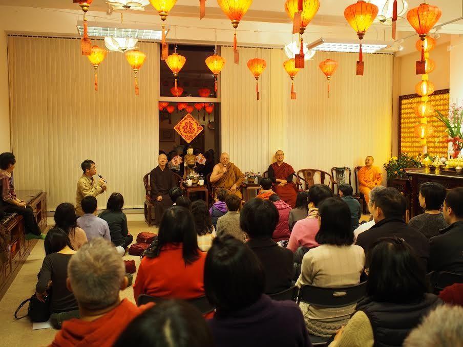 3月2日，國際著名的阿姜布拉姆禪師分享其2015年香港弘法之旅的第一場講座「碎片與和平」，全場座無虛設，阿姜大談和平之道。
