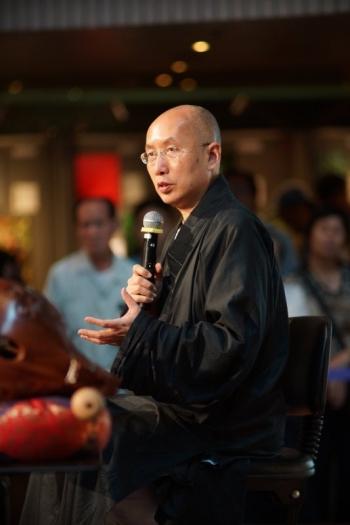 香港佛教聯合會邀請周景勳神父和衍空法師主講「當佛陀遇見耶穌」講座，圖為衍空法師。