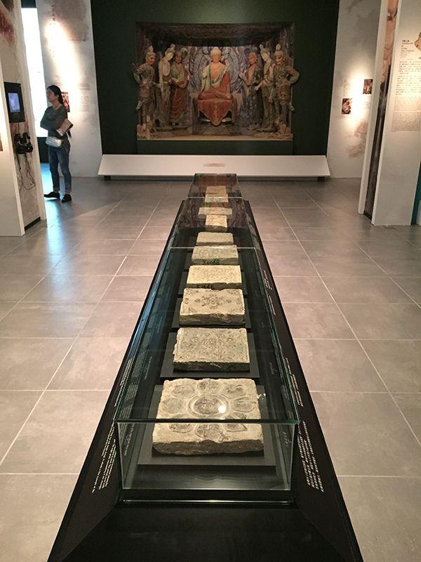 3. 展示古代各種花樣石磚。(作者攝。2014冬)
