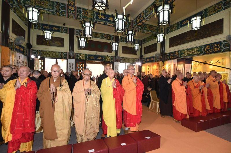 現年九十七歲的法宗法師（圖右四者）表示早在二十多歲時己認識覺光長老，最難忘是長老接待他時為他挾菜，他又指從未見過長老生氣，總是笑臉迎人。
