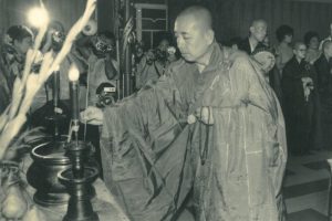 1971年，覺光長老為颱風露絲罹難者舉行超度法會（圖：香港佛教聯合會）
