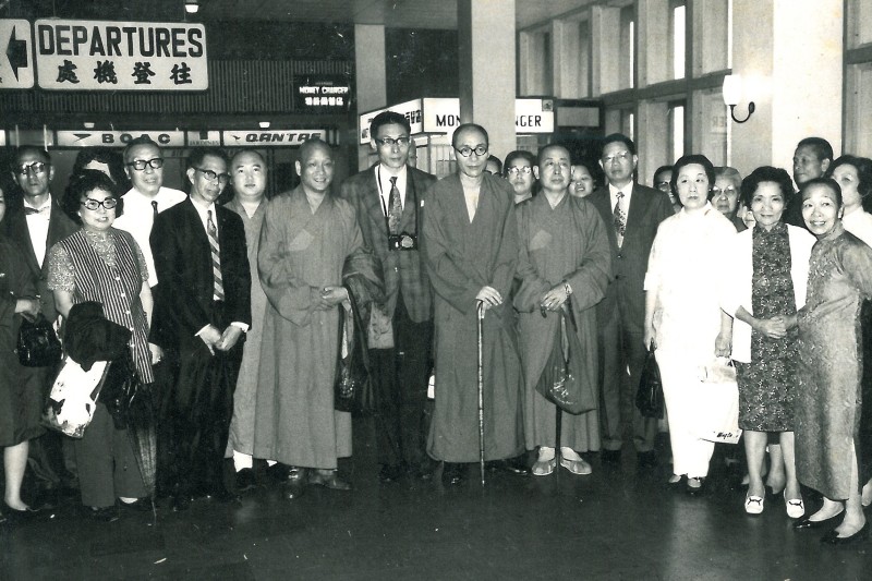 覺光長老非常積極參與佛教各宗派的交流。 圖為1965年迎接明珠活佛訪港。（圖：香港佛教聯合會）