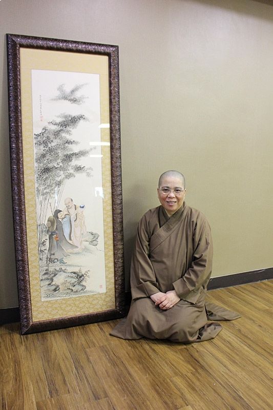 衍陽法師特別為「大願能仁書畫展」春節閉門作畫，每一筆都全情投入，細意專注。