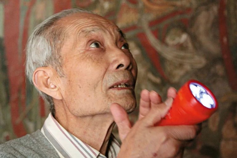 關友惠山西考察照 (圖:江蘇鳳凰美術出版社)