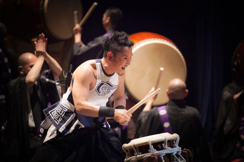 「千響」成員上田秀一郎在音樂會尾聲，以一段「千之海響」輕快之節奏，與觀眾打成一片
