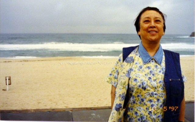 葉文意老師休閒照，攝於1997年。