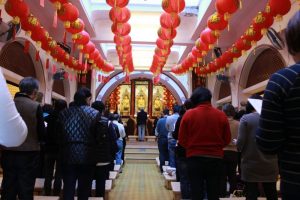 2014年1月11日，東蓮覺苑弘法精舍舉行癸巳歲晚圍爐活動，舊雨新知到來精舍一起渡過愉快的星期六。