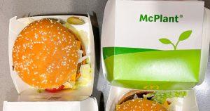 麥當勞與植物肉品牌「Beyond Meat」攜手，自8月24日起限時推出「McPlant植物系漢堡」。（圖：蔬福生活）