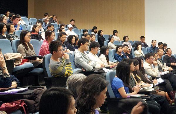 圖3 香港中文大學人間佛教研究中心主辦的「當憂鬱病遇上佛陀」講座,吸引了不同年紀的觀眾。(香港中文大學人間佛教研究中心提供圖片)