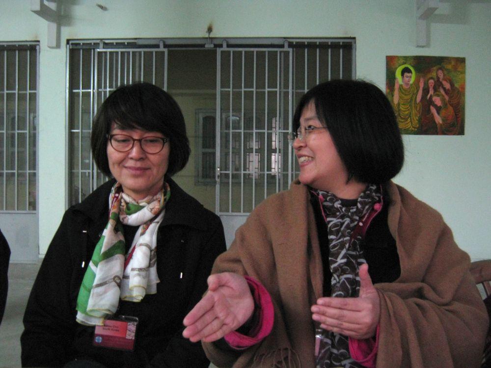 張玉玲教授（右）及趙恩秀教授於「透過翻譯學習佛法」工作坊