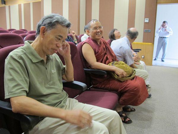 拜訪土耳其國際人道救援組織Kimse Yok Mu,其緣起是一次嚴重地震災難,志同道合者後來成立永久組織繼續拯救生命。組織名稱意思是「外邊有人嗎?」語出自地震災民。