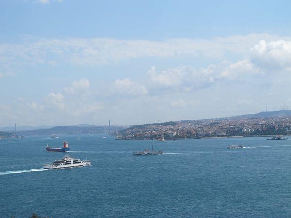 伊斯坦堡的海景令人想起我城維多利亞港，但規模氣魄宏大得多。
