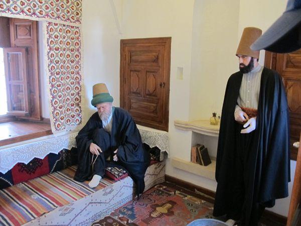 魯米的陵墓博物館內，展示了蘇菲教徒的修行生活。（其二）