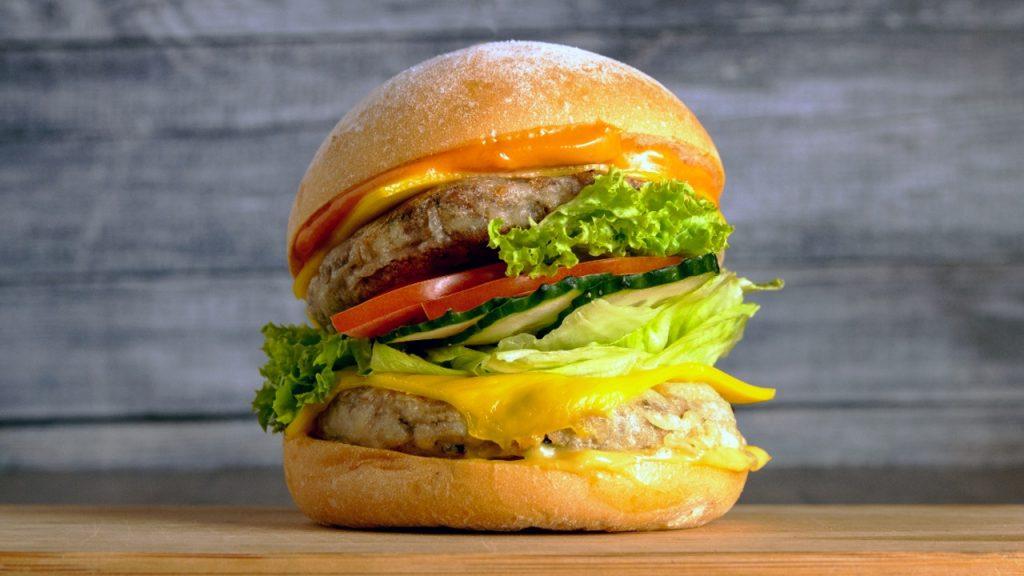 「一素漢堡」採用自家製的素扒，全由天然食材製成，絕對是心機菜式（圖：一素店）。