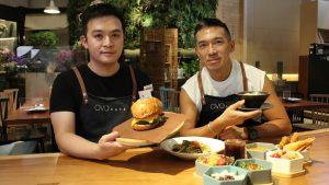 「OVO Cafe x 大飯糖」聯合創辦人Thomas（右），和主廚阿天（左）細意分享餐廳的理念緣起，以及各款素菜、甜品的巧妙特色之處。