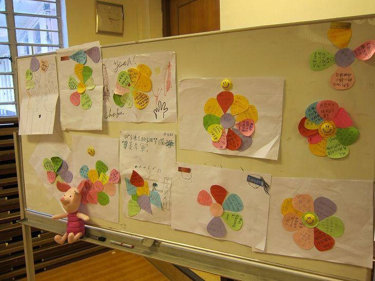 在「在你心田種朵花」的環節中，小朋友把伙伴寫給自己感恩和欣賞花瓣，拼貼成一朵朵美麗的花朵！