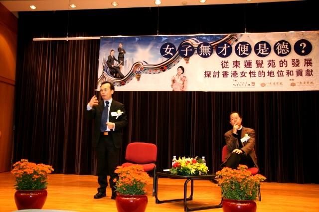 鄭宏泰博士(左)、黃紹倫教授介紹何張蓮覺的三不朽