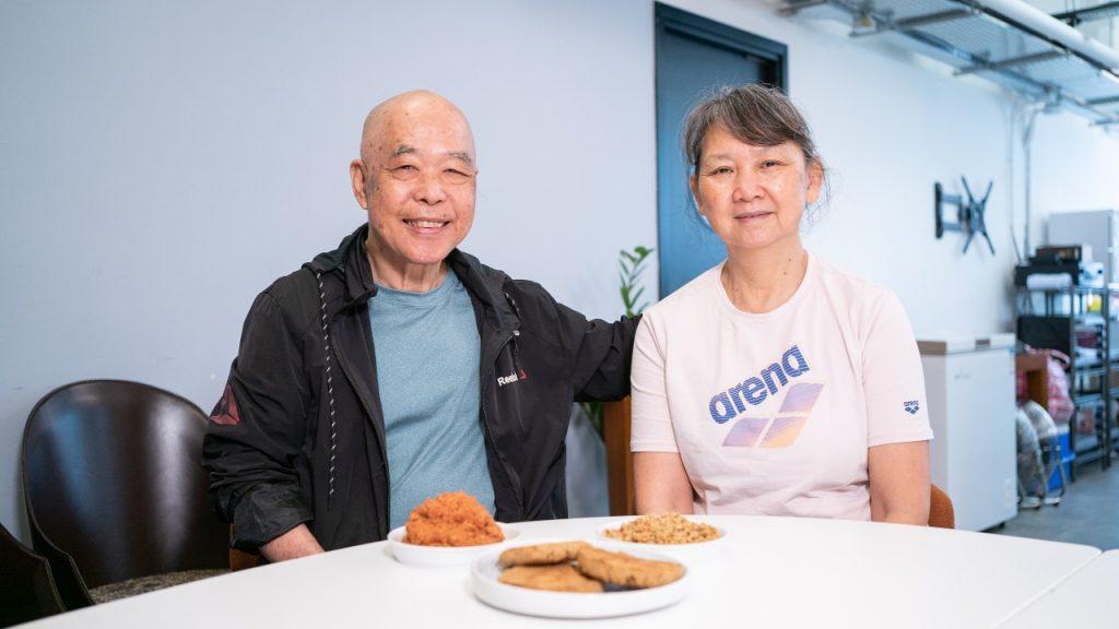 由餐廳到工場，徐先生和徐太一直合力推廣天貝素食；兒女們也有在背後出資支持（圖：Alex Leung）。