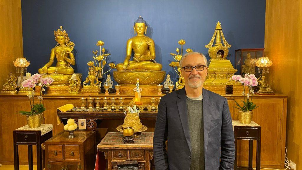 導演及製作人保羅‧麥恩雲（Paul MacGowan）是名禪修者和佛教徒，有好幾部獲獎影片。自1981年成為那洛巴大學的學生，一直練習禪修，後期多年師從明就仁波切。