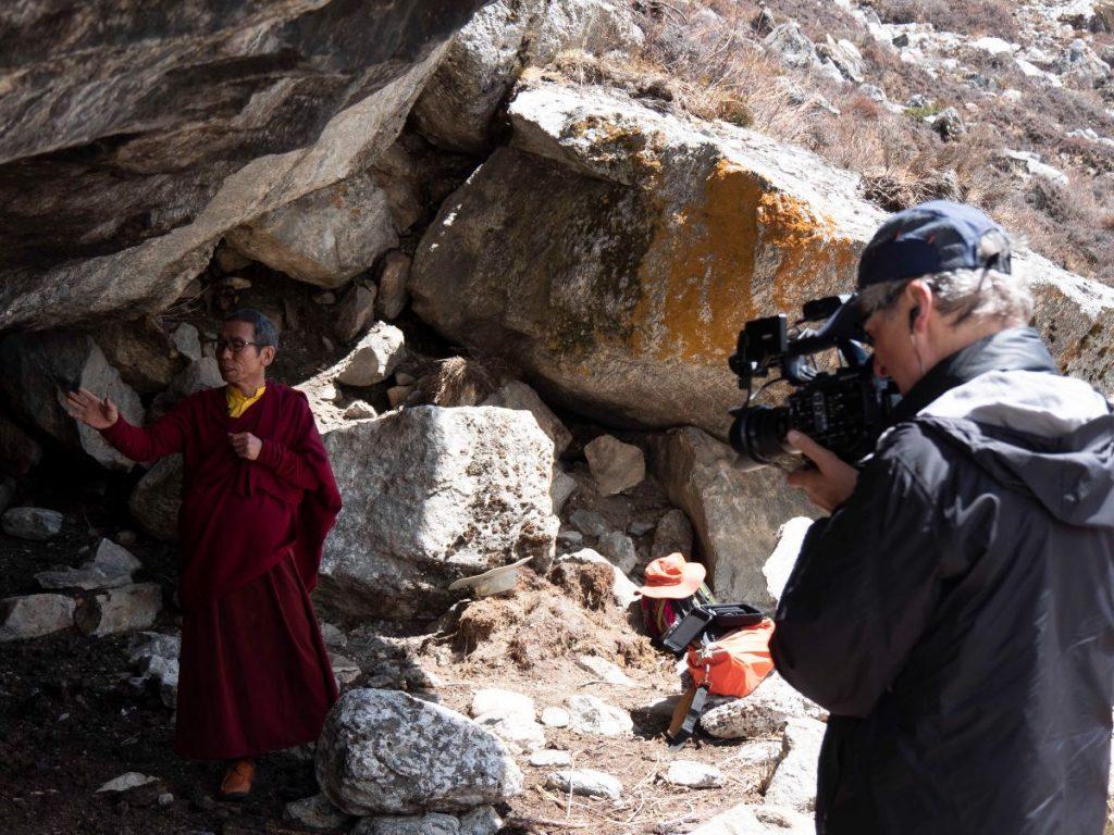 在加德滿者巧遇重逢好友喇嘛Tashila (左) ，他加入了仁波切的遊方關閉行列，為整個旅程帶來了轉捩點。
