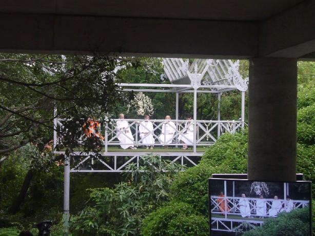 主辦委員會與泰國儲妃蒙西拉米‧瑪希敦‧納阿育他耶王(右一)主持開幕