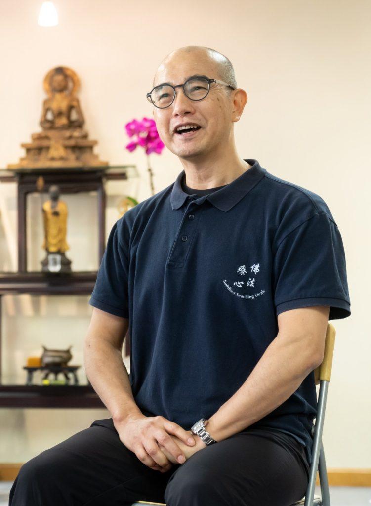 商人William稱，佛法輔導課程不少於800小時的實習，令他獲益良多，他的最大感受是「不枉此生」（圖片提供：香港佛教）。