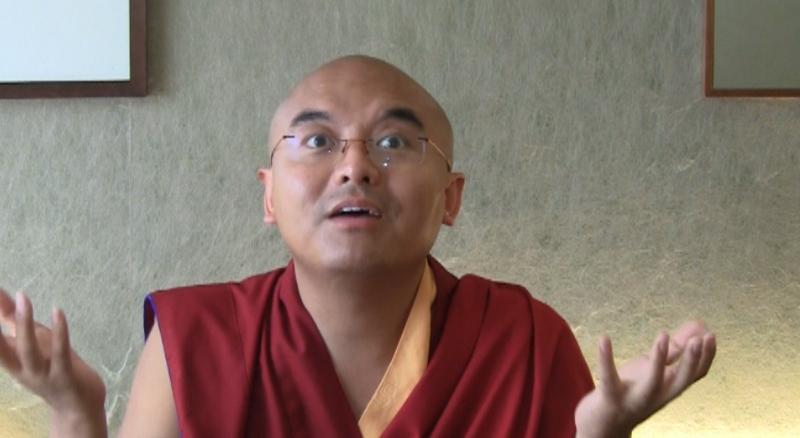 訪問期間,仁波切不時做出有趣的表情