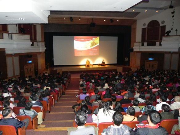 理工大學賽馬會綜藝館幾近滿座
