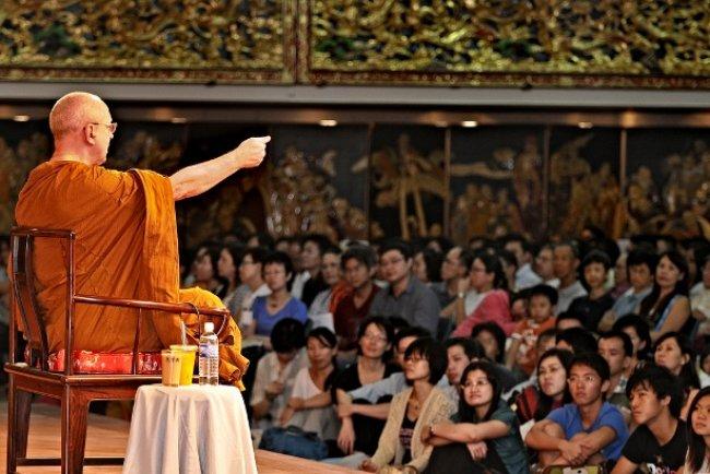 「我的名字意思是『梵種』，可別再說錯啊！」(設計對白。圖為法師去年來港演講時所攝)